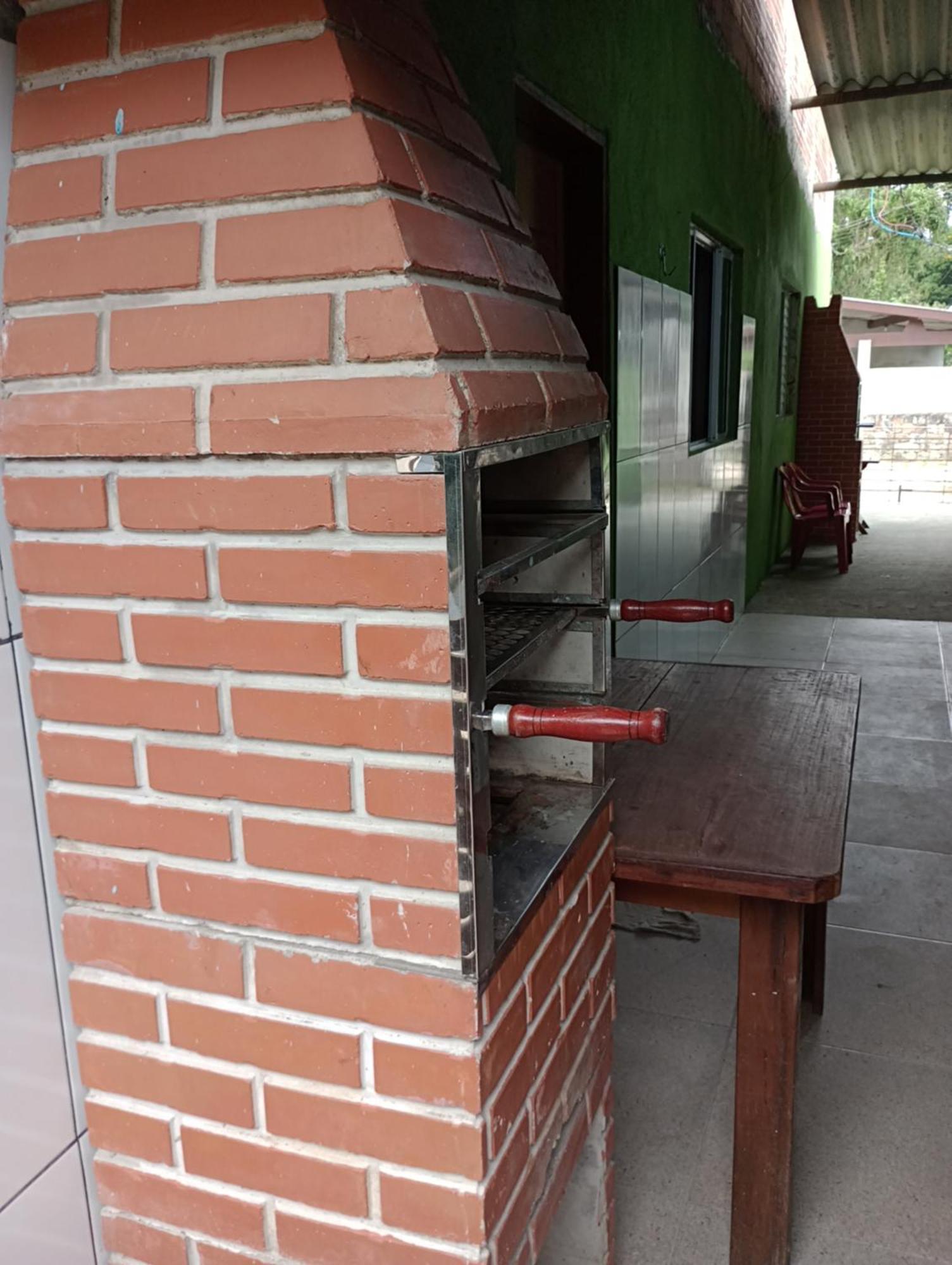 Kitnets Carolzita Casa De 1 Quarto Cozinha Completa Bem Ampla Com Churrasqueira Casa de hóspedes